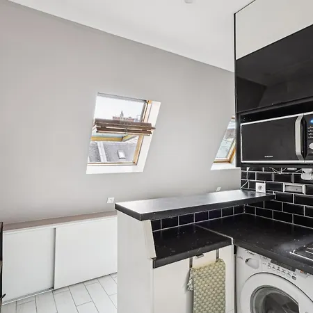 Quiet Spot By The Champs Elysee * Paris