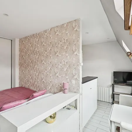 Daire Quiet Spot By The Champs Elysee Paris